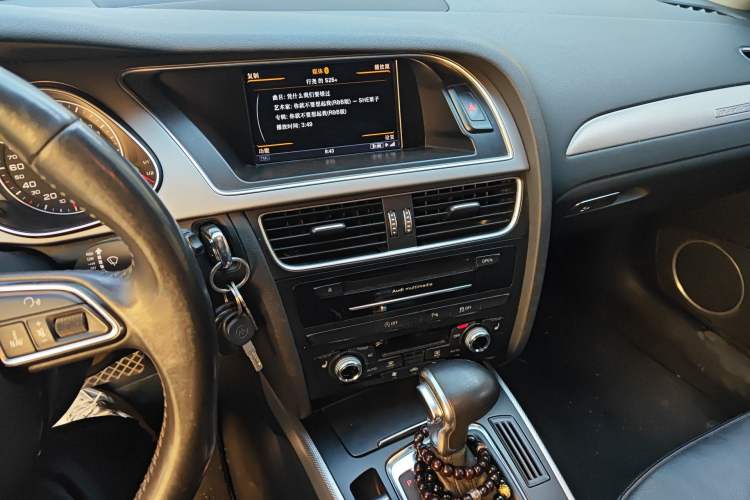 Used Audi A4 2014 40 TFSI allroad quattro Audio And AC Panel