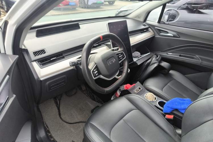 Used NETA V 2021 Long-Range Entertainment Edition Upgrade Model Driver Seat