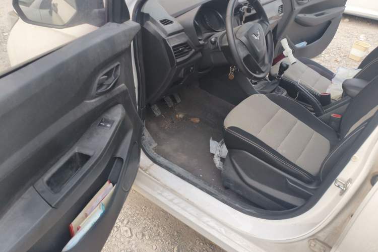 Used Wuling Hongguang 2019 1.5L S Basic Version China VI Standard LAR