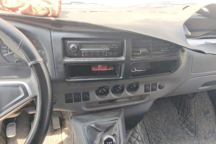 Used JMC Transit 2019 2.8T Commercial Version Long Wheelbase Mid-Roof 8-Seater Rear Single Tire China VI Emission Standard JX493
