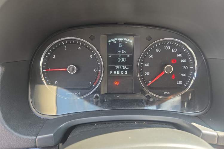 Used Volkswagen Lavida 2011 1.6L Automatic PinYou Edition Odometer Close Up