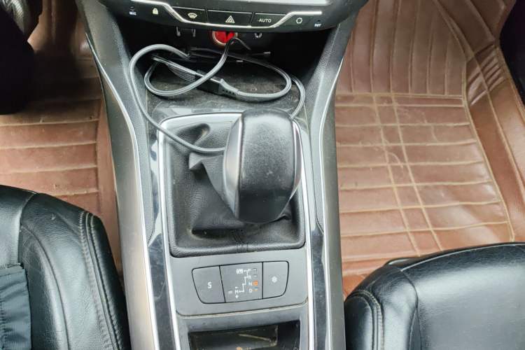 Used Peugeot 408 2015 1.2T Automatic Luxury Edition Gear Lever
