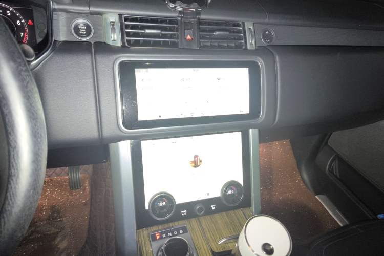 Used Land Rover Range 2019 3.0 SC V6 Grand Edition Audio And AC Panel