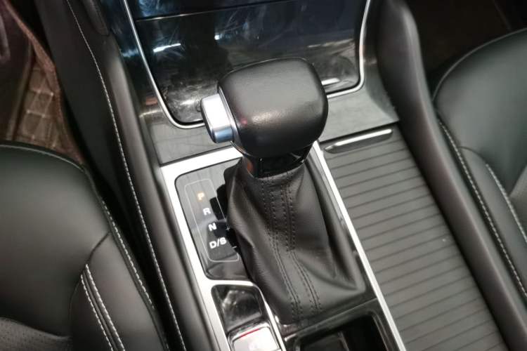 Used Roewe RX8 2019 30T Smart Connectivity Two-Wheel Drive Supreme Flagship Edition