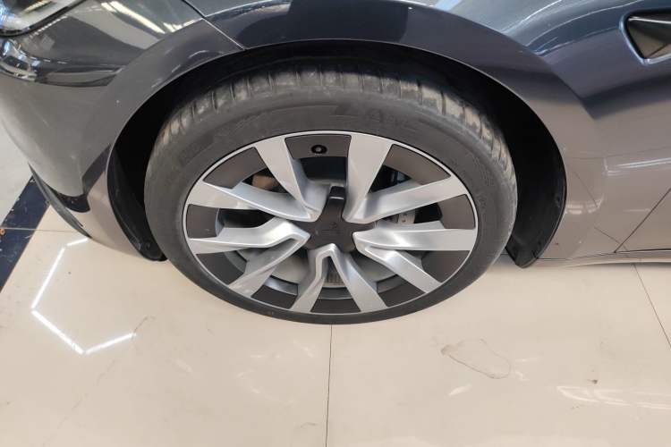 Used Tesla Model 3 2023 Rear-Wheel-Drive Version Exterior 4