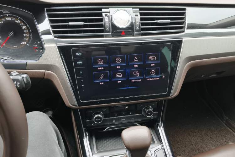 Used Volkswagen Phideon 2021 380TSI Luxury Edition Audio And AC Panel