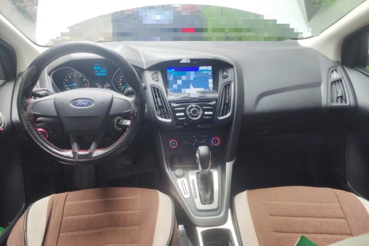 Used Ford Focus 2017 Hatchback 1.6L Automatic Comfort Plus SmartDrive Edition Center Console