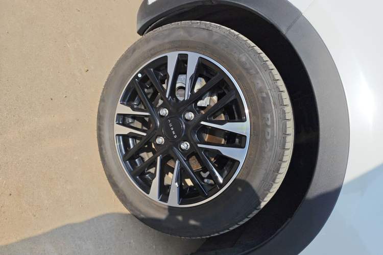 Used Chery QQ Little Ant 2022 Revised Version Sweet Pink Edition Half-Sugar Version Lithium Iron Phosphate 30.7 kWh 30 kW 301 km Exterior 4