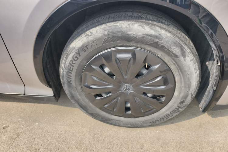 Used Toyota bZ3 2023 517 km Elite PRO Right Front Wheel Hub