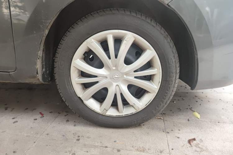 Used Haima M3 2013 1.5L Manual Standard Model Right Front Wheel Hub