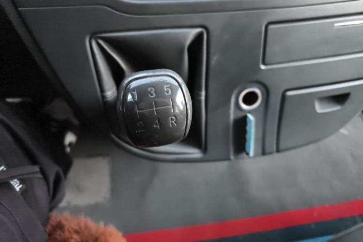 Used SAIC MAXUS Xintu V80 2014 2.5T Aotuntong Long Wheelbase Mid-Roof Model Gear Lever