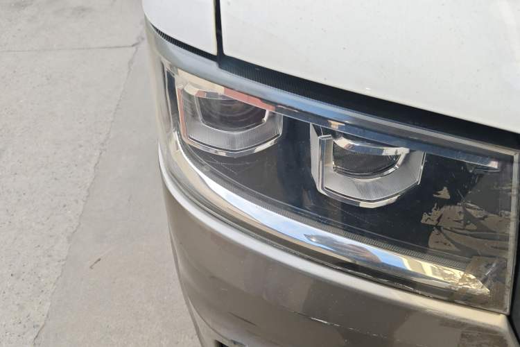 Used Jinbei New Hiace S 2021 1.6L Business Central Air-Conditioned Van China VI Standard SWD16M Right Front Headlight