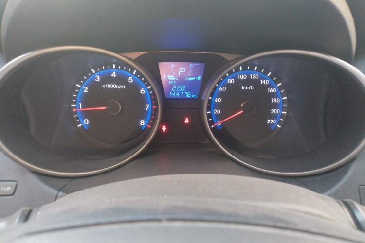 Used Hyundai ix35 2015 2.0L Automatic 2WD Smart Version China V Standard Odometer Close Up