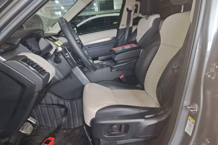 Used Land Rover Discovery 2021 360 PS R-Dynamic SE