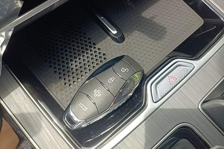 Used Hongqi HS5 2026 Model 2.0T Two-Wheel Drive Qi Xiang Pro Edition
