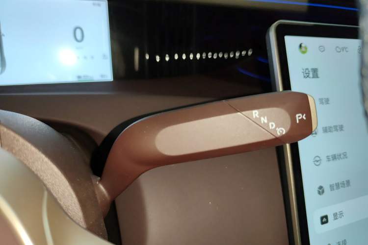 Used Avatr 11 2023 HarmonyOS Version Smart Enjoyment Upgrade Model 90-Degree Rear-Wheel Drive Edition Gear Lever