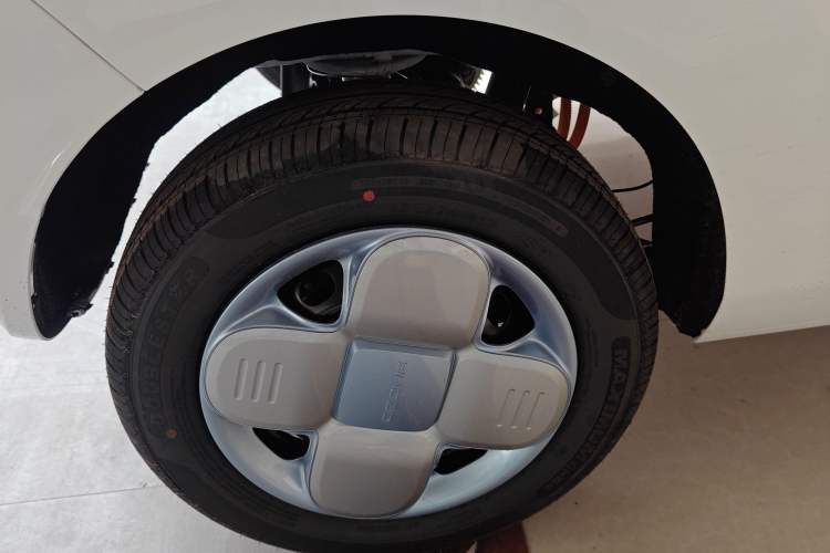 Used Geely Galaxy Panda 2024 Panda Mini 200km Endurance Bear Right Rear Wheel Hub