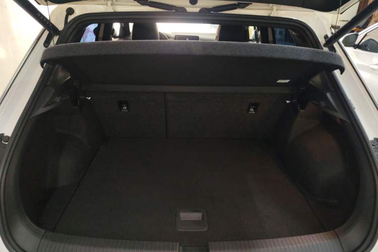 Used Volkswagen T-ROC 2024 300TSI DSG Two-Wheel-Drive Chen Guang Edition Trunk