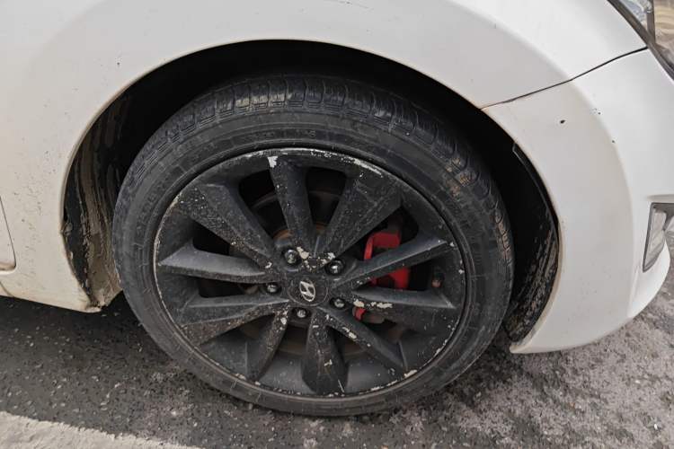 Used Hyundai Elantra (5th Generation / Langdong) 2015 1.6L Automatic Leading Model Right Front Wheel Hub