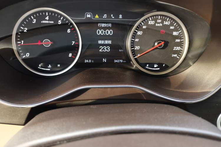 Used Baojun 730 2017 1.8L iAMT Prestige Version 7 Seats Odometer Close Up