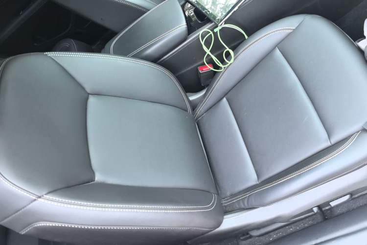 Used Buick Regal 2024 25T Deluxe Edition Right Front Seat