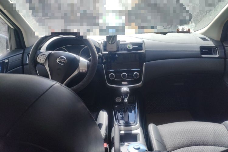 Used Nissan Tiida 2019 1.6L CVT Smart Drive Version China VI Standard Center Console