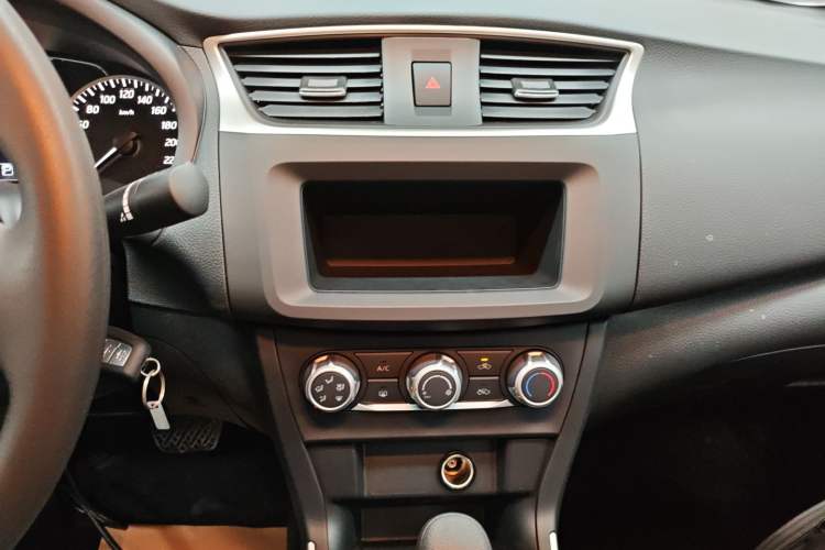 Used Nissan Sylphy 2024 Facelifted Three Classic 1.6XE CVT Comfort Edition Audio And AC Panel