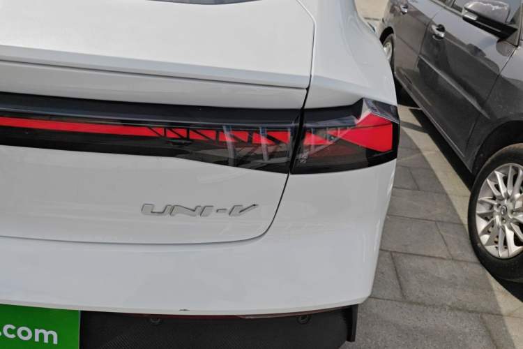 Used CHANGAN UNI-V 2022 1.5T Prestige Version
