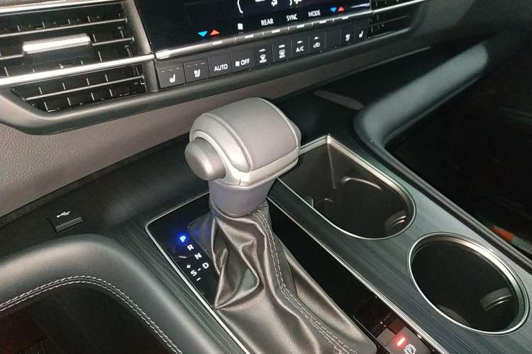 Used Toyota Sienna 2024 2.5L Hybrid Four-Wheel Drive Prestige Edition