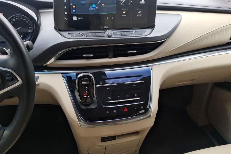 Used Buick GL8 2023 Land Executive Class Deluxe Model