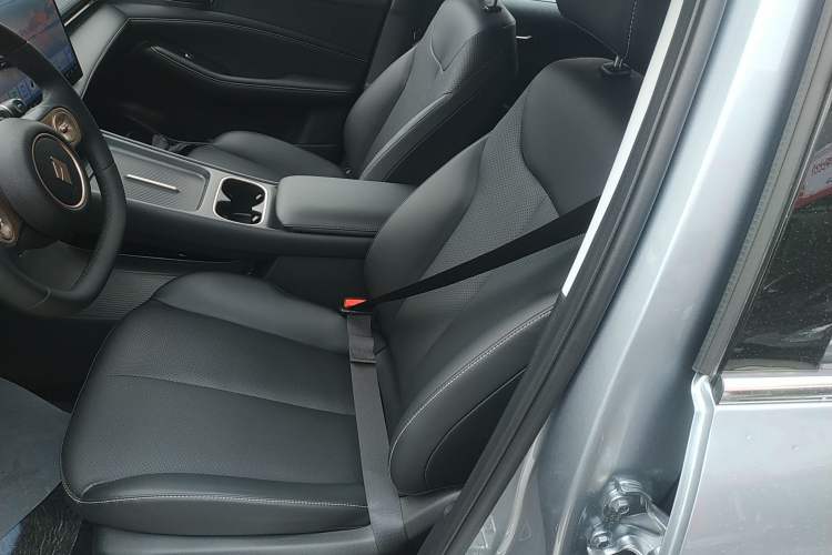 Used Baojun Yunhai 2024 60km Plug-in Hybrid Version
