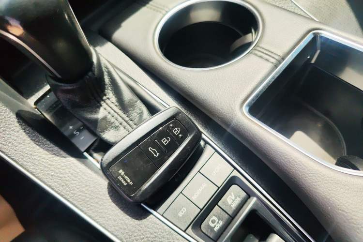 Used Toyota Avalon 2019 Dual-Engine 2.5L XLE Prestige Version China V Standard
