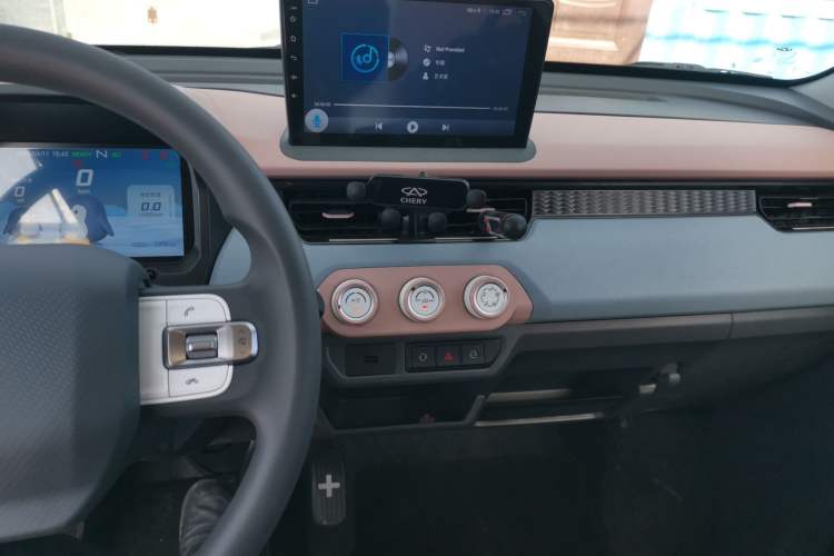 Used Chery QQ Ice Cream 2025 205km Qi Energy Version Audio And AC Panel