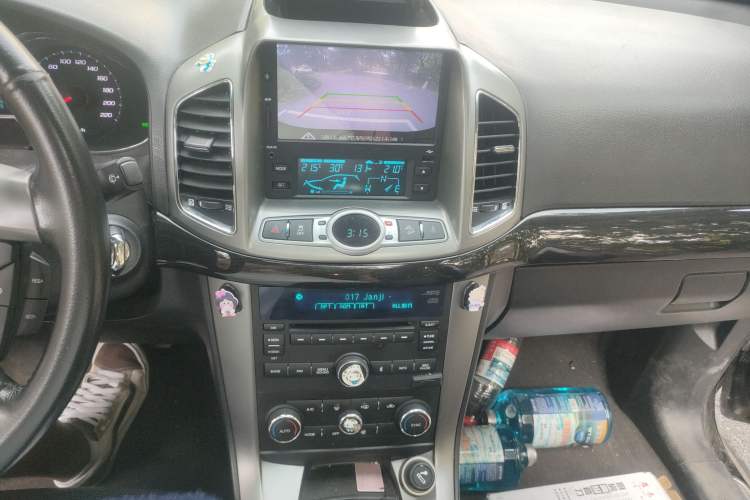 Used Chevrolet Captiva 2015 2.4L 4x4 Flagship Edition 7-Seater
