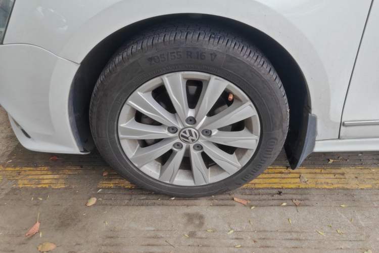 Used Volkswagen Sagitar 2015 230TSI Automatic Comfort Version Left Front Wheel Hub