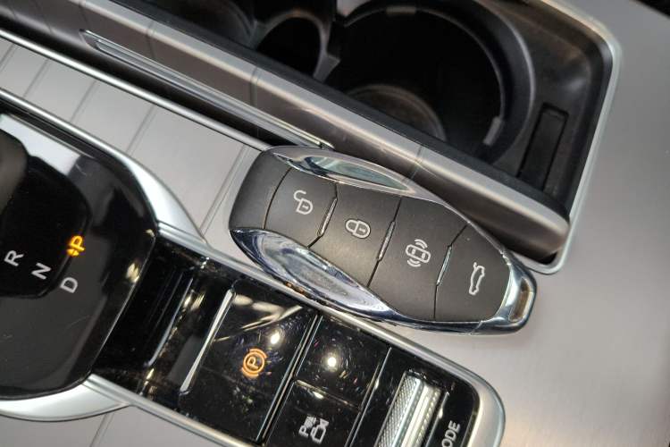 Used Hongqi HS7 PHEV 2024 2.0T PHEV Four-Wheel Drive Flagship Edition 6 Seats
