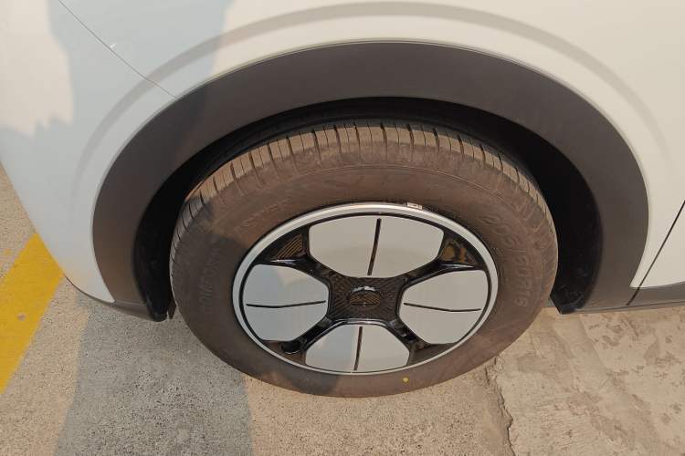 Used Geely Galaxy Geome 2025 310km Youth Edition Left Front Wheel Hub