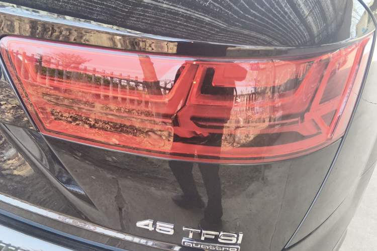 Used Audi Q7 2018 40 TFSI Comfort Model Exterior 3