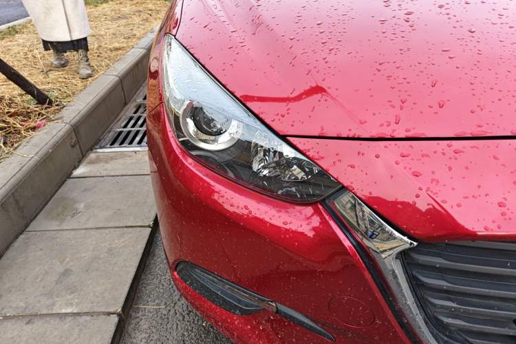 Used Mazda 3 Axela 2017 Sedan 1.5L Automatic Comfort Model Emission Standard China V
