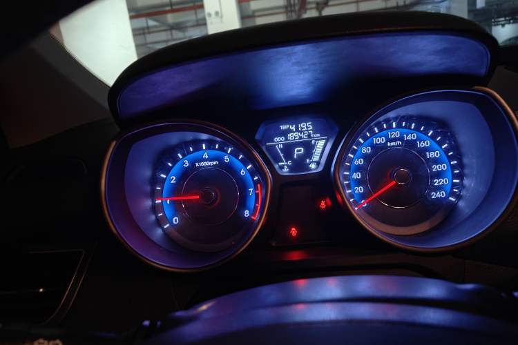 Used Hyundai Elantra (5th Generation / Langdong) 2016 1.6L Automatic Smart Version
