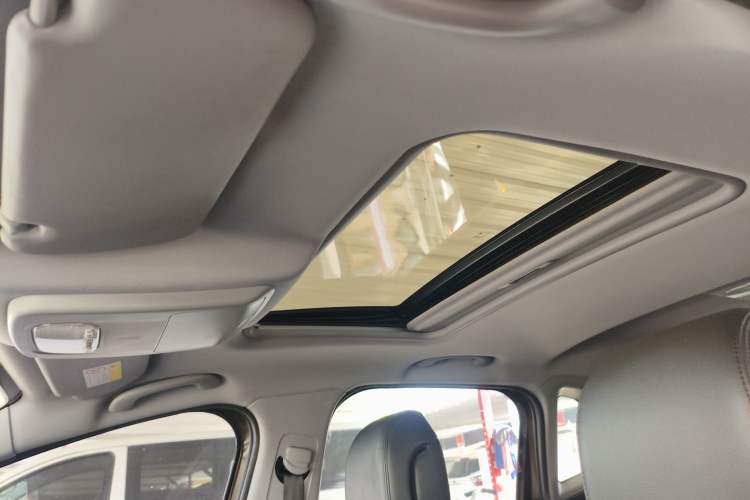 Used Peugeot 3008 2015 2.0L Automatic Trend Edition Headliner