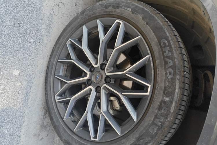 Used CHANGAN OSHAN Z6 2023 Blue Whale 1.5T DCT Smart Luxury Model Right Front Wheel Hub