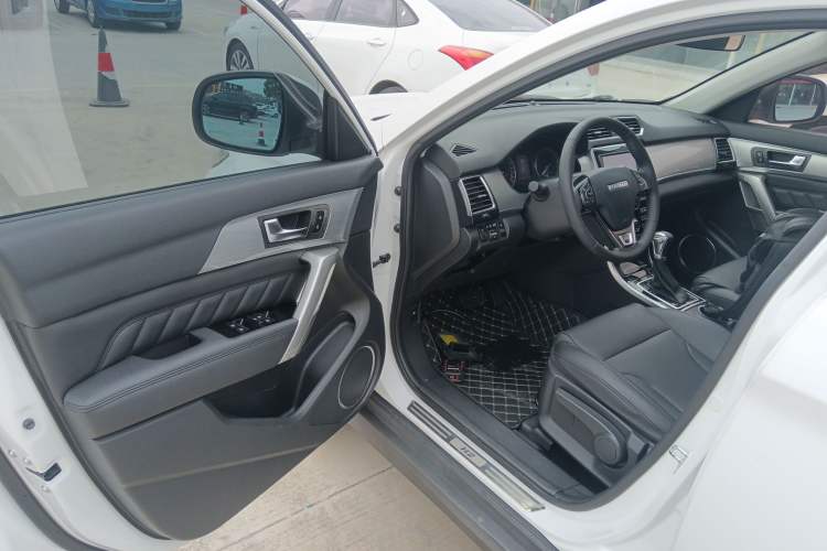 Used Haval H2 2016 Red-Label 1.5T Automatic Two-Wheel Drive Luxury Model Driver Seat