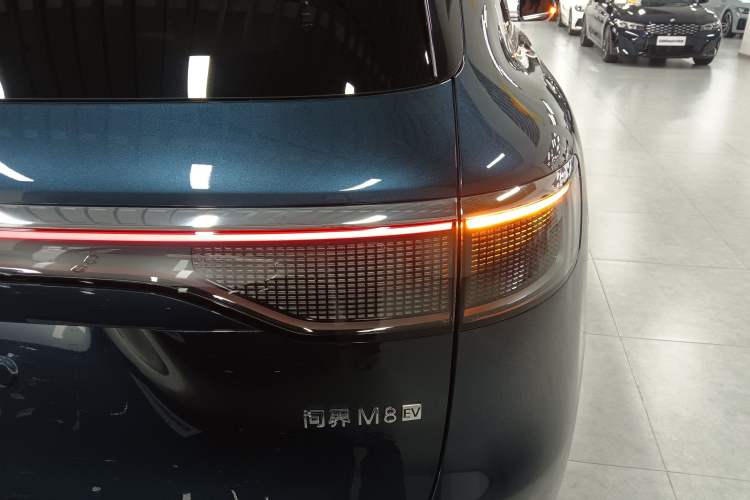 Used Hima AITO M8 2025 Model Pure Electric Ultra Six-Seat Four-Wheel-Drive Version