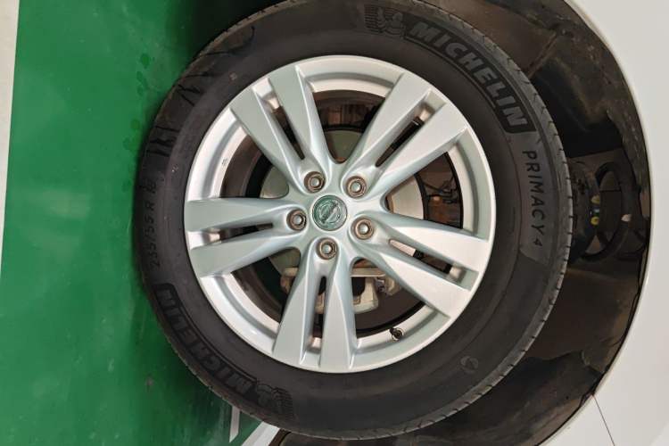 Used Nissan Quest 2015 3.5L SL Right Front Wheel Hub