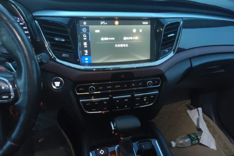 Used GAC Trumpchi GS8 2017 320T Two-Wheel Drive Luxury Smart Connectivity Version (7 Seats)
