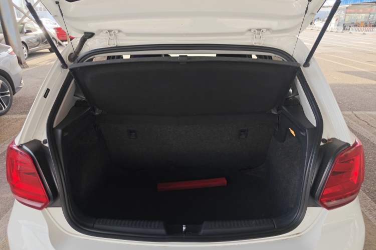 Used Volkswagen Polo 2016 1.4L Manual Fashion Model Trunk