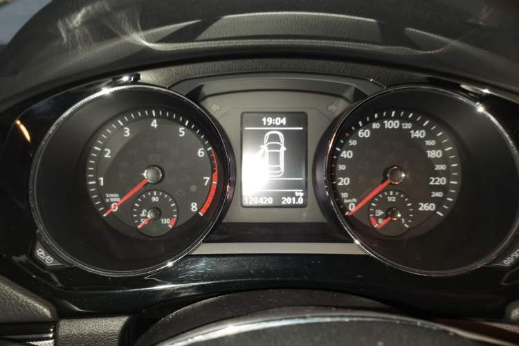 Used Volkswagen Sagitar 2018 280TSI DSG Comfort Model Instrument Cluster