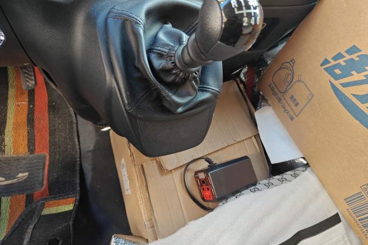 Used JMC Fushun 2023 2.0T Manual Short Wheelbase Low-Roof Commercial Multi-Purpose Passenger Vehicle 6 Seats with Lift-Up Tailgate
