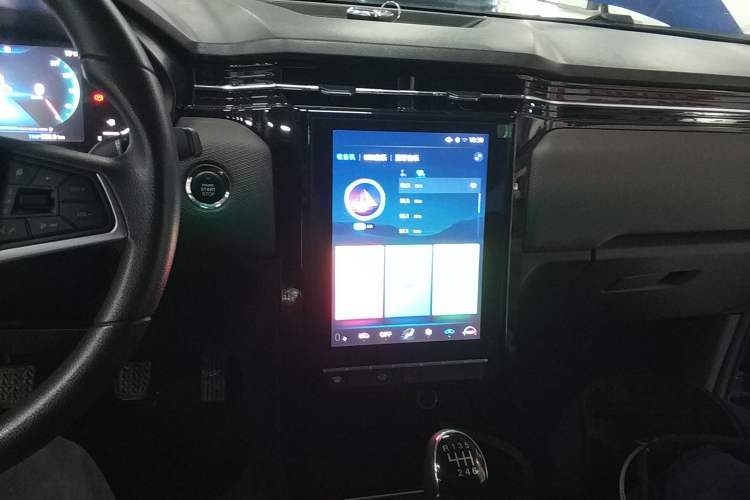 Used JAC T8 2022 2.0T PRO Diesel Two-Wheel Drive SharpDrive Version with Dual HFC4DB2-2E